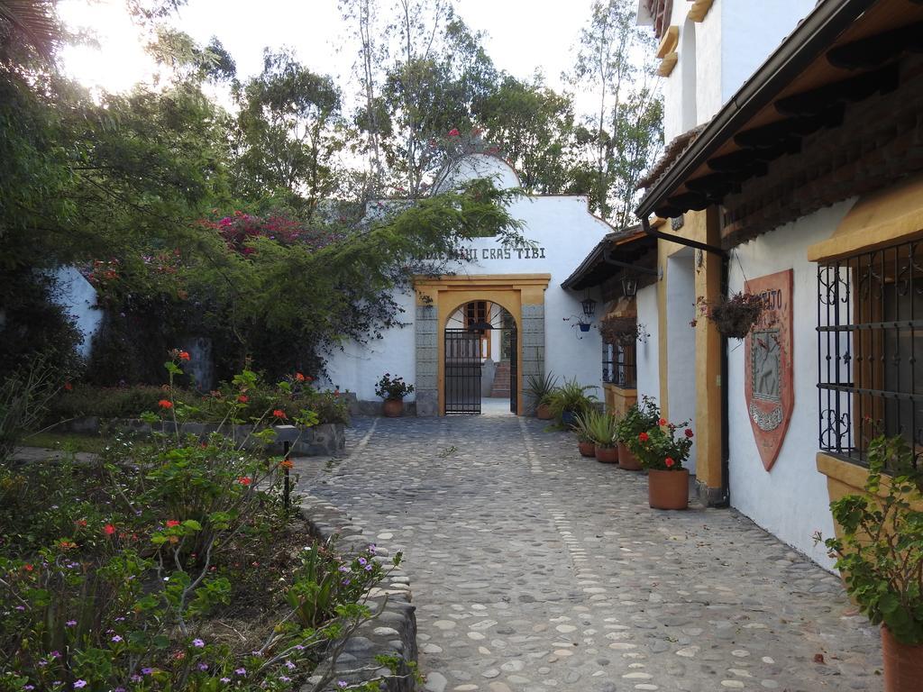 Hosteria Museart Pantavi Tumbabiro エクステリア 写真